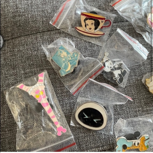NWT set of 12 Disney pins - Picture 4 of 4